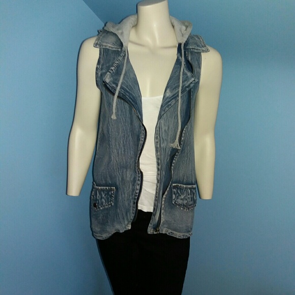 Denim "She Brings the Rain" graffiti - Picture 4 of 5